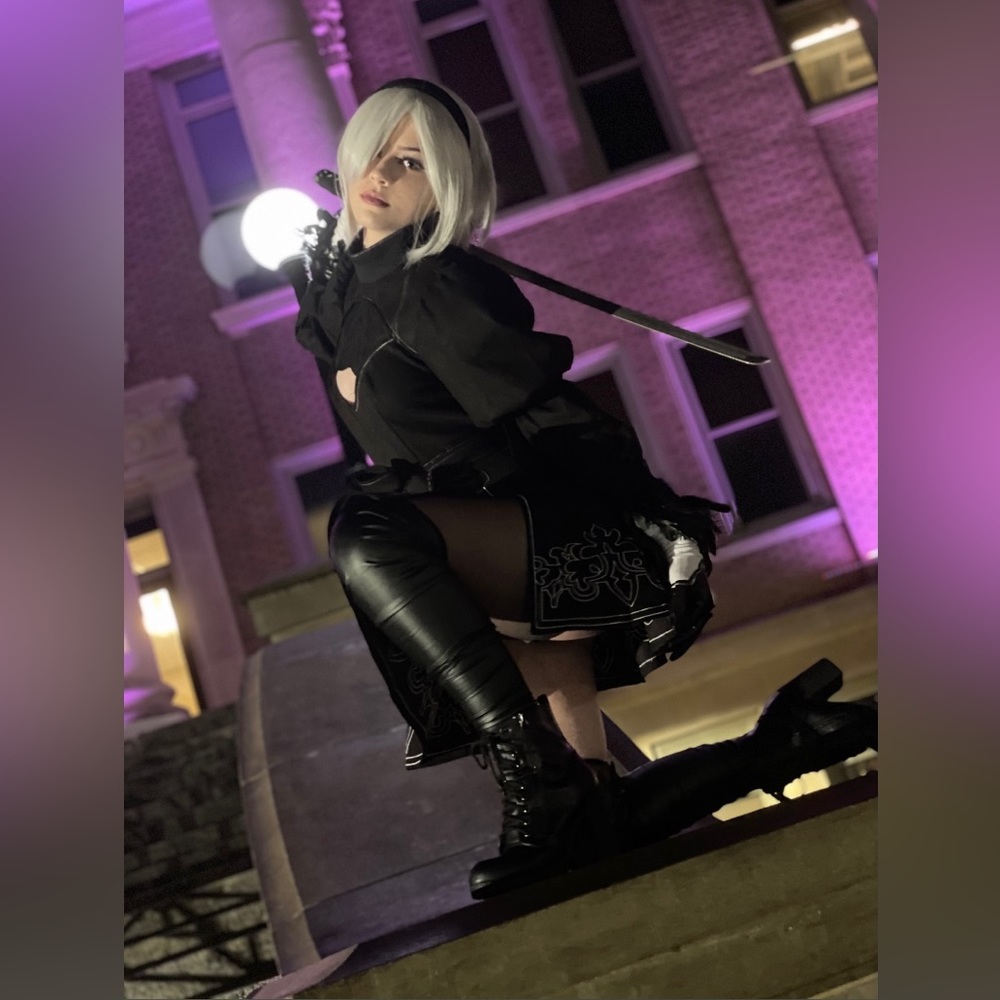2B video game cosplay.